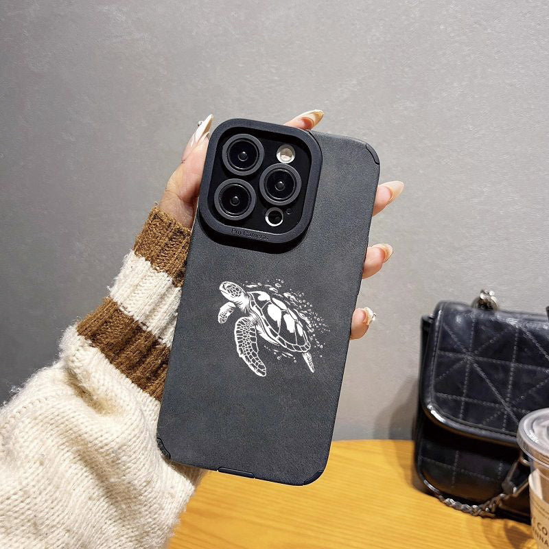 Keep it cool and classic with this Turtle print phone case. It’s sleek, durable, and feels great in your hand.
